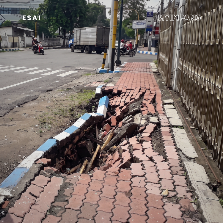 Sebagai Pejalan Kaki, Saya Menggugat Trotoar Bandar Lampung!
