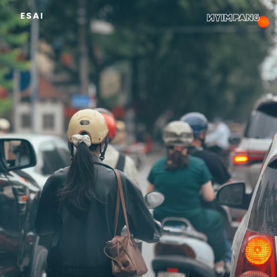 Masuk Neraka Jalur Motoran sambil Ngobrol Berdampingan